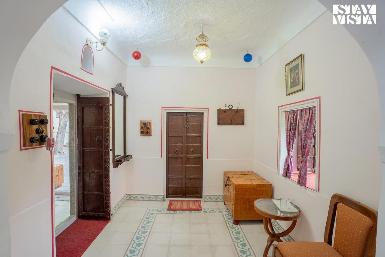 Jaipura Garh: Traditional Charm With Spacious Grounds And Activities Villa